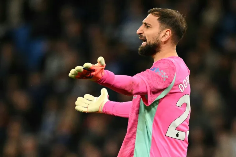 เป๊ป กวาร์ดิโอลา เฮดโค้ชแมนเชสเตอร์ ซิตี้ เชื่อว่า จานลุยจิ ดอนนารุมมา นายทวารมือหนึ่งคนใหม่ “เป็นผู้ใหญ่พอ” ที่จะปรับพฤติกรรมตัวเอง หลังโดนใบเหลืองไปแล้ว 4 ใบจากการลงสนามพรีเมียร์ลีก 10 นัด โดย 3 ใบมาจากการประท้วงผู้ตัดสิน และอีก 1 ใบจากการถ่วงเวลา