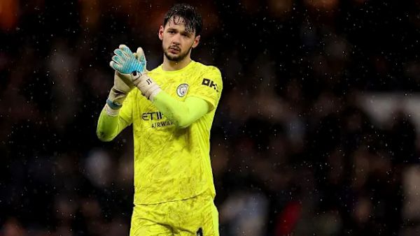 อนาคตของ เจมส์ แทรฟฟอร์ด ผู้รักษาประตูทีมชาติอังกฤษกับ แมนเชสเตอร์ ซิตี้ กำลังถูกตั้งคำถามอย่างหนัก หลังต้องตกเป็นตัวสำรองนับตั้งแต่สโมสรคว้าตัว จานลุยจิ ดอนนารุมมา มือกาวระดับโลกจาก ปารีส แซงต์-แชร์กแมง เข้ามาเสริมทัพ